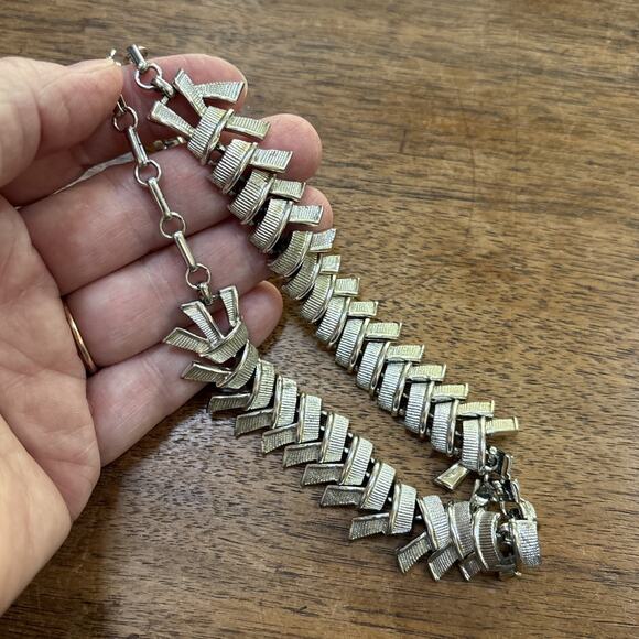 Vintage Coro Necklace Textured Silvertone Egyptian Revival Choker Collar 17" - Picture 8 of 8